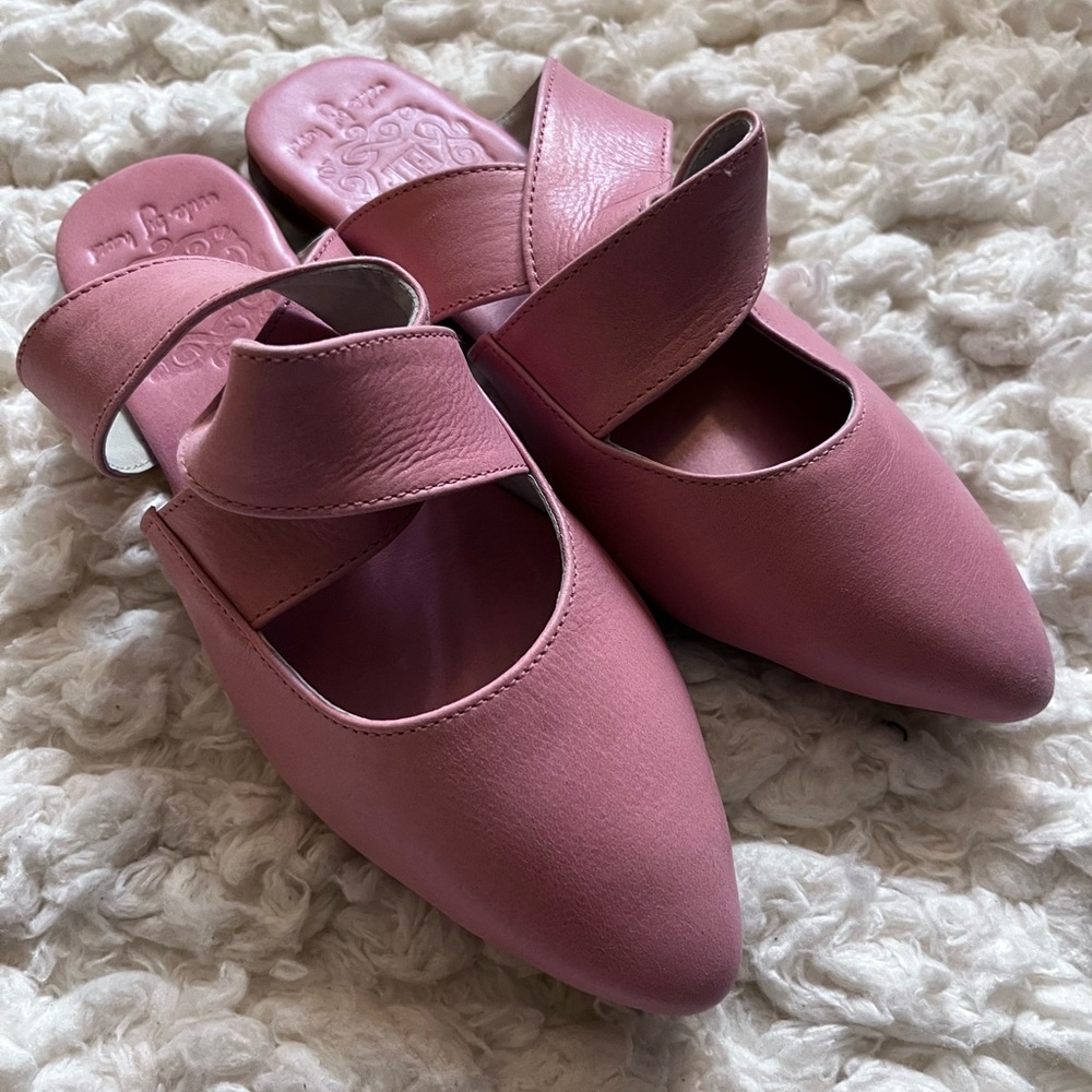 NWOT ELF Taj Mahal Pointy Toe Mules